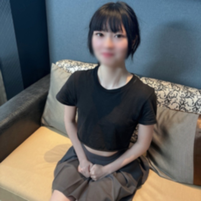 [Fair-skinned/slender] A beauty who had raw creampie sex for the first time in a year./Kuse./Yes, her skin turns red and she squirms.