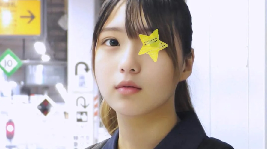 Train Chin - Going out to a ponytail beauty in a navy blue polo uniform who is aiming to become Doctor