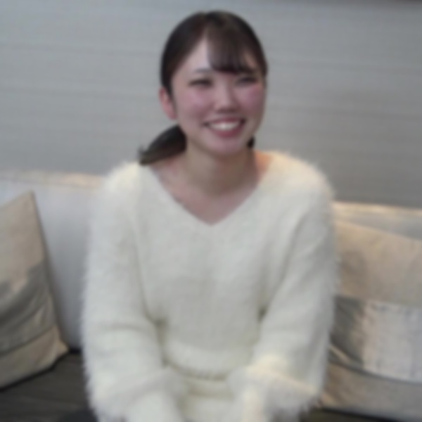 A college student aiming to become a music teacher A warm and cheerful ordinary girl Her favorite thing is a cute smile Once she goes to bed