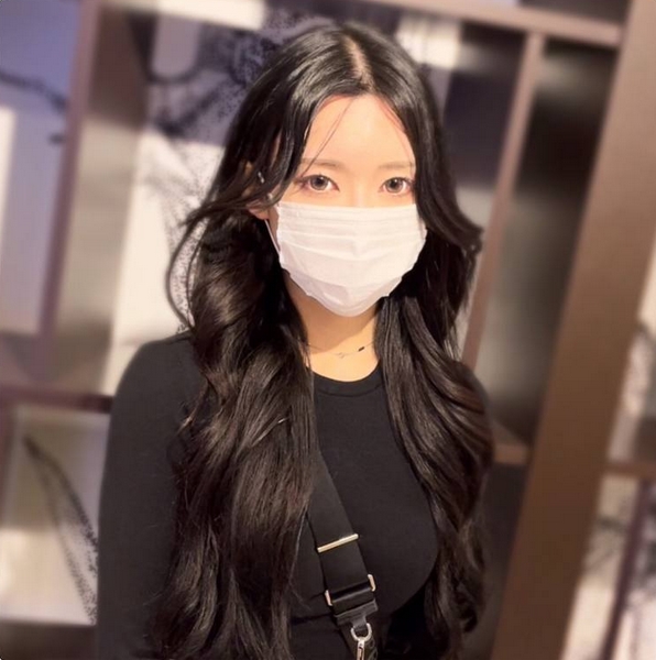 [No] Current International Flight Attendant Sara-chan, the ultimate F-cup flight attendant who keeps cumming on her way back from Singapore. A record of sexual intercourse with a transcendental beauty who continues to fly even in bed.