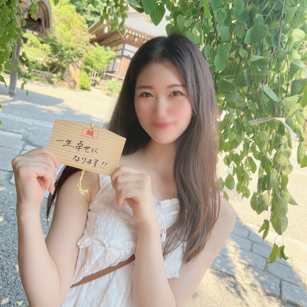 Showing her face! A beauty stylist who exposes her beautiful bare legs from her miniskirt! When she stimulates her overly sensitive slender body, she blows all over her body, drenching the bed, and cums twice in a row! Part 2