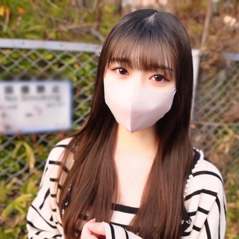 There was a woman on an app called Peeez who was an underground idol who was a virgin with zero experience and had never been in a relationship but it was like registering for the app for the first time and surprisingly this app might not be bad