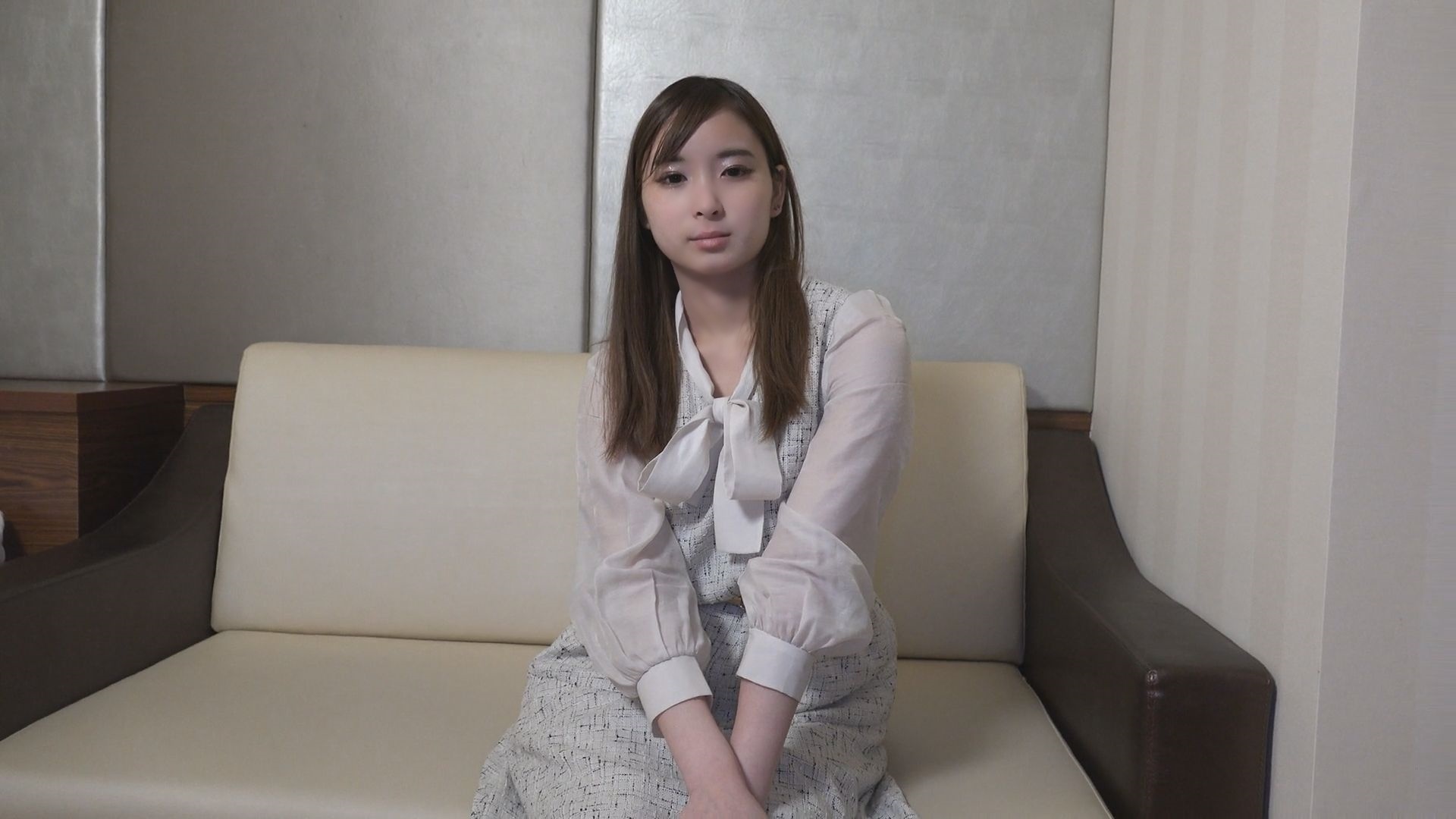 Case 43 where an amateur with her face came to do naughty things Case of Yuzuki-chan 19 a JD who seems to be innocent but has only had sex with her boyfriend 19 Bonus included