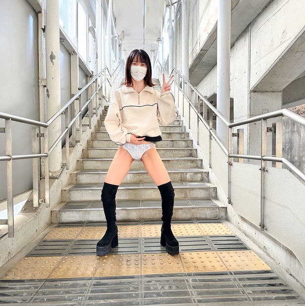 Total Approximately 2 hours 30 minutes Exposure style teaching on the platform of Sakaiji station naked coat on the train commercial facility teaching room breast sex Amidst the shame that she might be found out the bristles are played with various toys A story where JD completely falls to the brink of climax