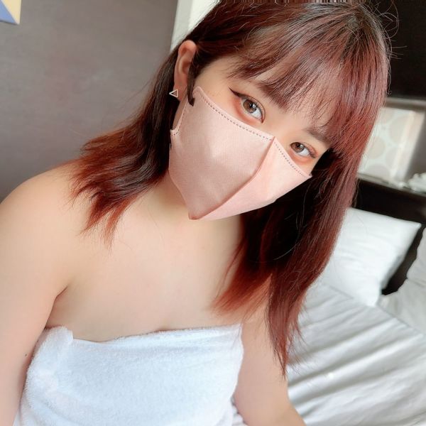 I met a beautiful woman who aspires to be an idol again so Ill take a sex video instead of greeting her