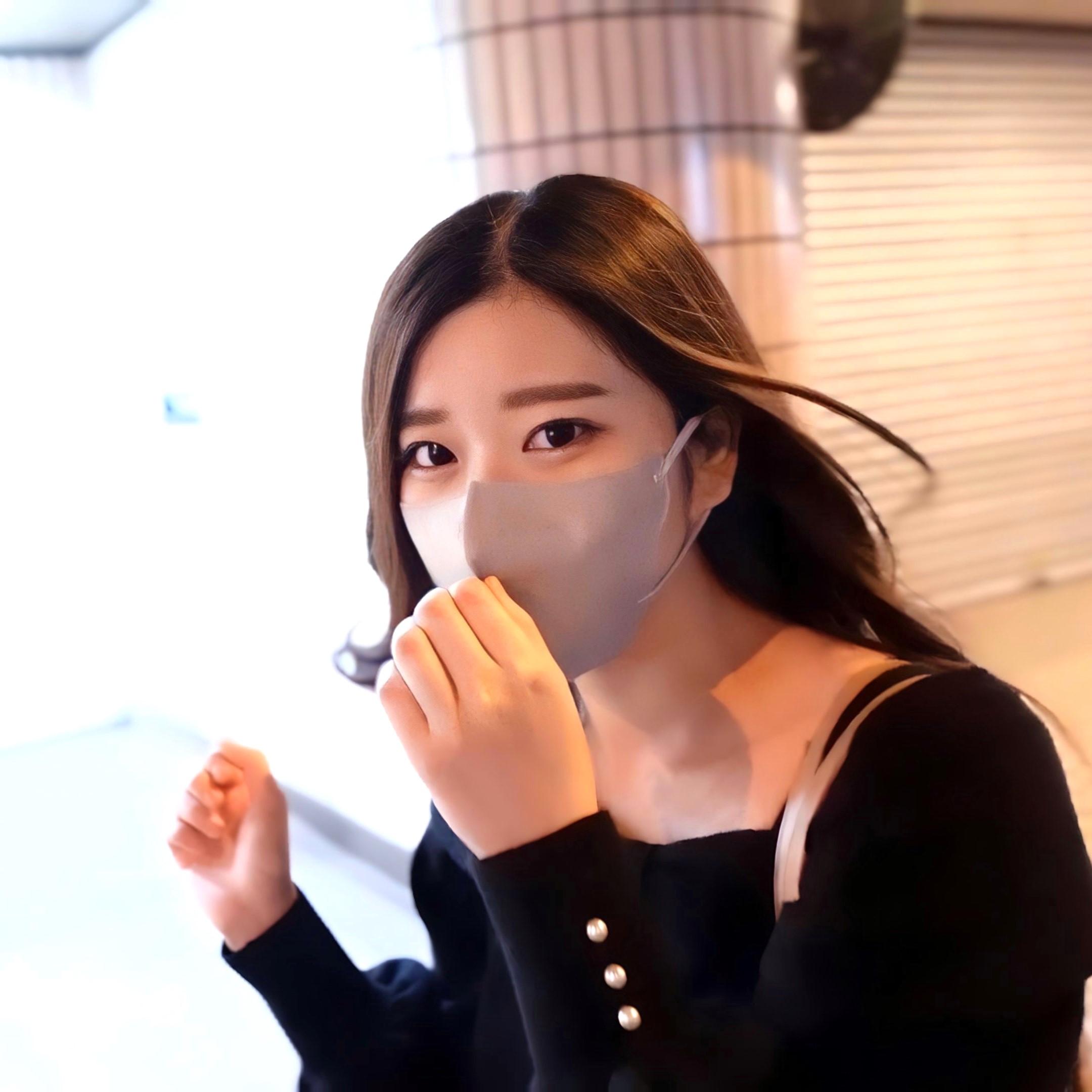 Complete face reveal 1280pt only for now I dont like one person but I like two people I live alone and I dont go home at night because I get lonely I dont want to go home I feel like I want to see you today Im a tutor at a university Live and 90 minute story