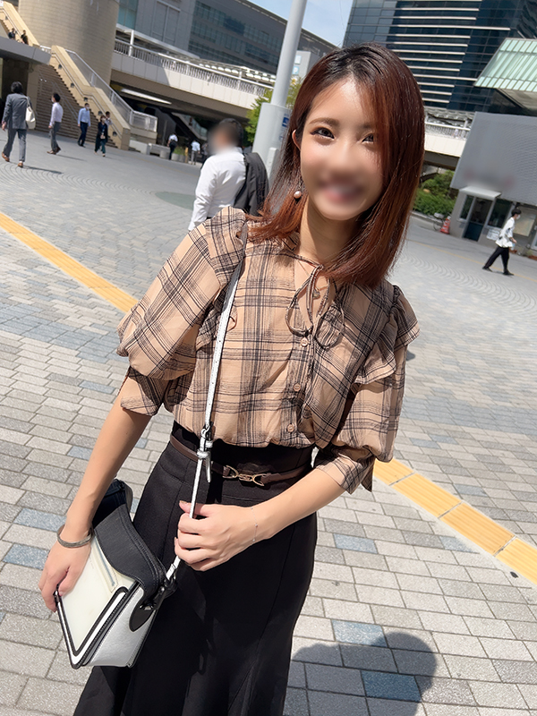 First time limited quantity B cup small breasted girl Chiharu 21 years old with big breasts popping out A large amount of thick sperm was fired into the lewd pussy covered with love juice
