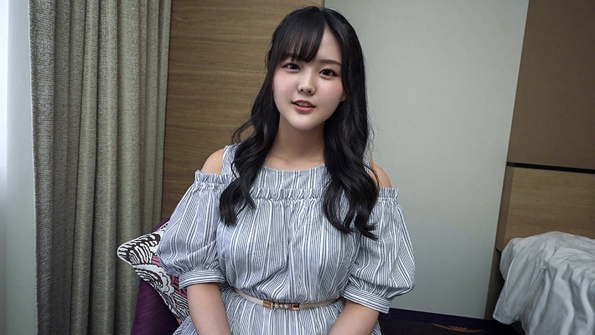 Amateur JD [Limited] Rika-chan, 22 years old. JD, a popular underground red-haired girl with many followers on various SNS, gets excited and cums in the parts that you can't see in her usual posts.