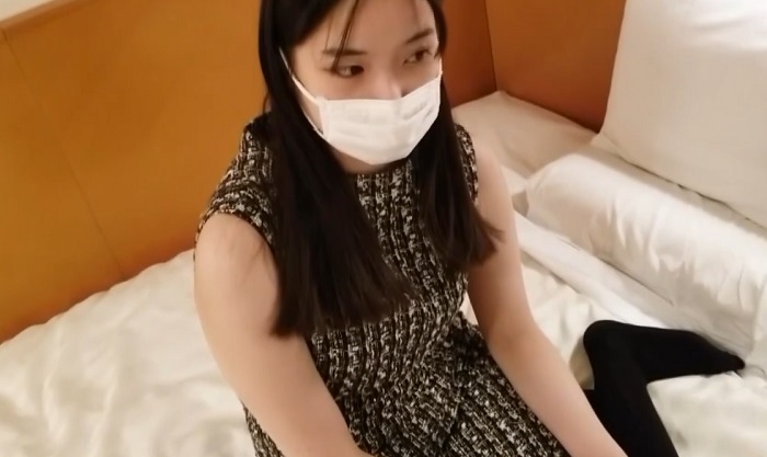 [Gonzo] [Creampie] Playing with the beautiful body of a model-class slender beautiful married woman and forcing creampie into her beautiful shaved genitals