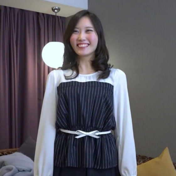 Kana-chan 21 years old who looks like Yucha who was dispatched after being told that she had a part-time job as a swimsuit model