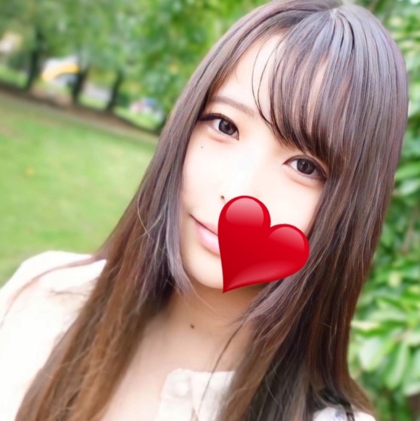 "Completely showing your face'' The daycare worker is my type, so she contacted me and it seemed like she had some time, so we held hands and touched her body a little, and I think I was able to cum a little bit.