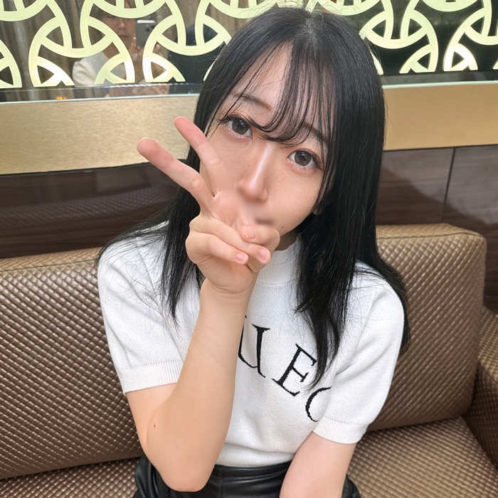 Mayumi is a Japanese beauty who has beautiful legs and a beautiful butt like a 164 cm model. She is so wet that it gets entangled with her pubic hair, and she has a raw creampie sex.