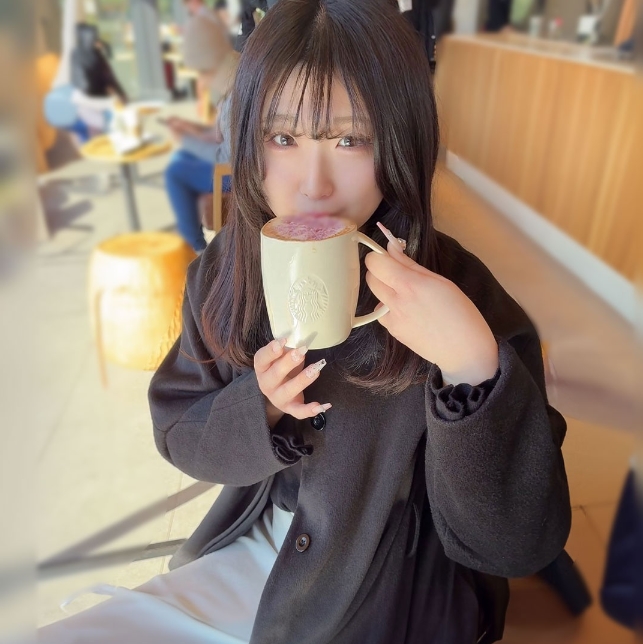 A 19-year-old c**ldcare worker who shows her face [first time] with an innocent face and smiles naturally *** It is inevitable to inseminate this charming and innocent girlfriend who is full of sexuality