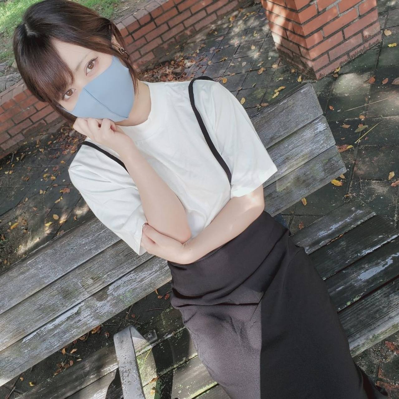 A sadistic beauty gives a thorough education to a perverted amateur, and in the end, she gets fucked by an overly excited pervert [Deru Deru Series]