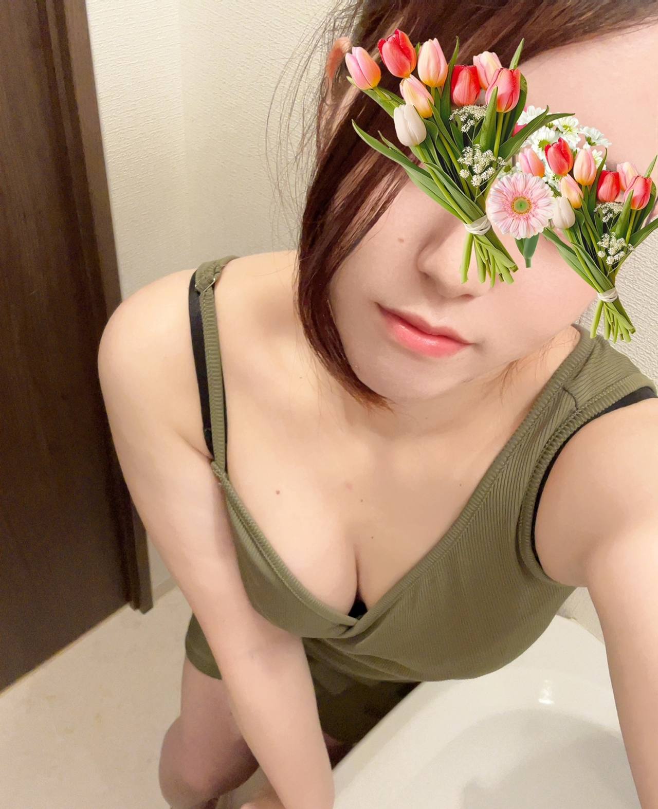 A married woman at a business trip massage parlor who is weak against pressureEven though she refused in the end she was fo**ed to cum inside me and was anxious lol