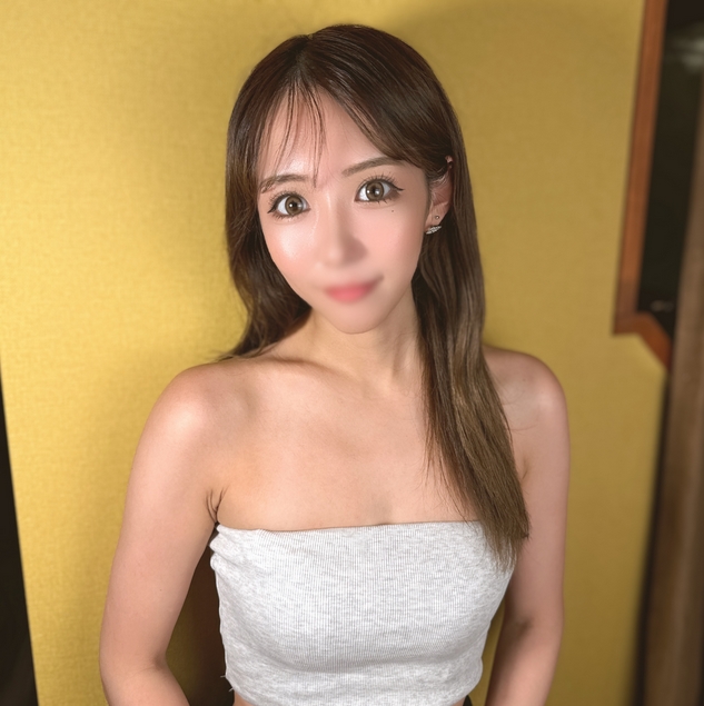 Energetic and extremely beautiful goddess style descends FC2s highest slender beauty Himeka is surprised to see a big cock for the first time Secret meeting SEX with a 19 year old Dont tell anyone what happened here Special creampie SEX with special bonus with