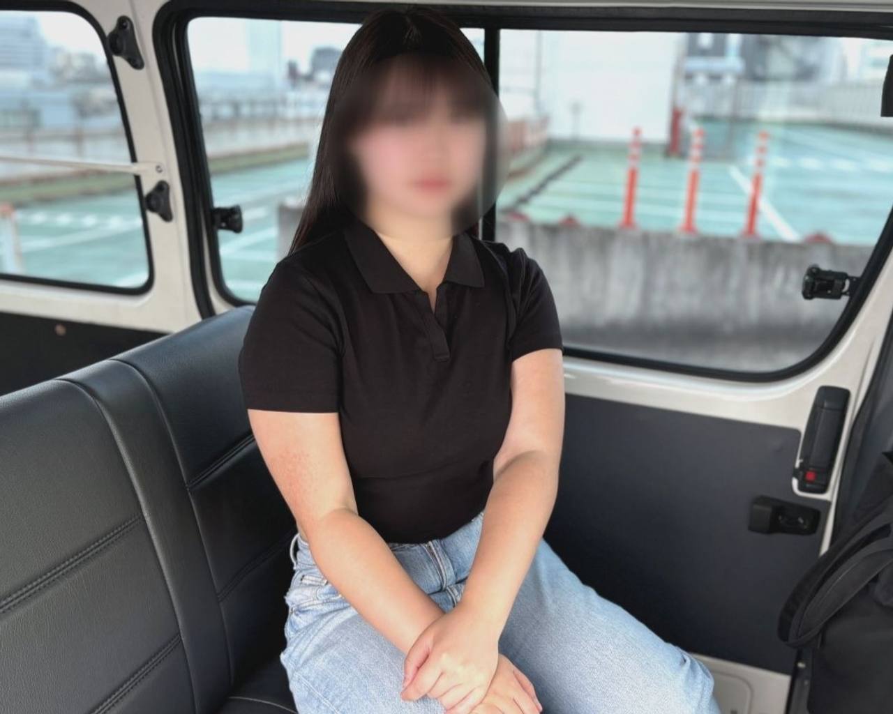 I had Chubby-chan give me a blowjob in the car A woman giving a blowjob