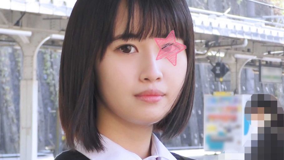  Legendary pervert J*** Train*** The biggest shocking scene in Yuzu's history! A dominant transfer student who crawls on the dirty floor to slurp up her own squirts. 84 minutes long!