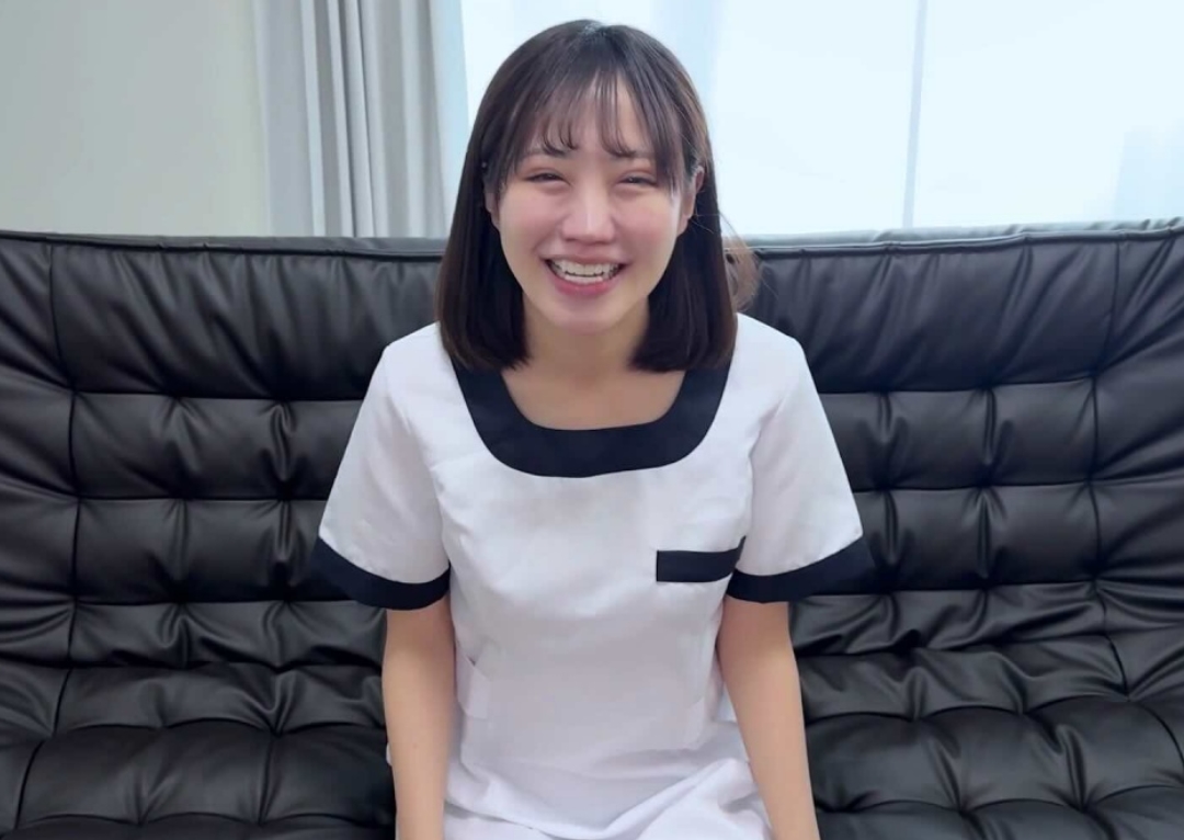 [Completely uncut/6 true shots in a row] Dental hygienist Yaya continuously swallows sperm that has been accumulated for more than 5 days in her own costume