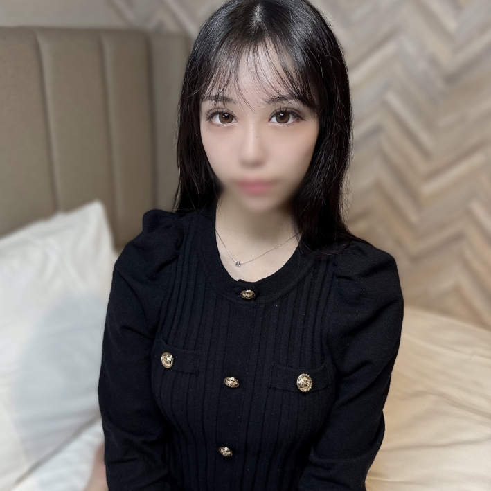 A perverted masturbation toy [no] [squirting/cream] A beautiful woman with cute Hakata dialect and dirty panties is made into a masturbation toy, but she cums so much that she even squirts, and at the end she's so full of creampie that it drips so much *Bonus included