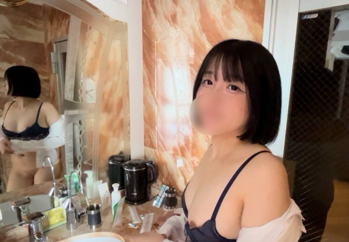 [Uncensored] In addition to having a girl with a neat and tidy black hair in a uniform, she pours semen into her vagina instead of having a girl with good spoiled sex.