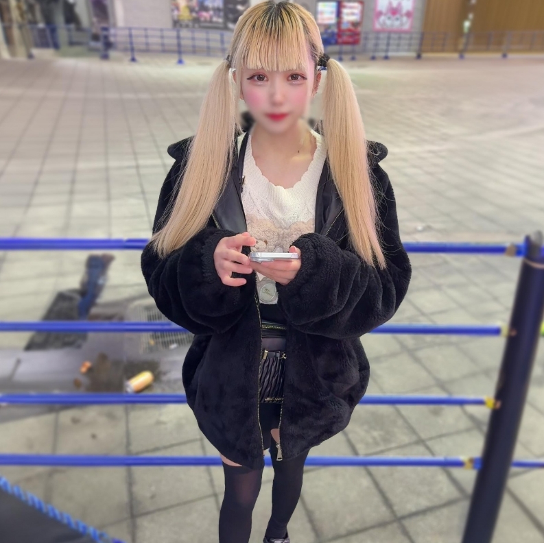 [Stocking] First time in Okubo Park, G-cup tax evasion concafe girls, licking the society of a rotten attitude, and impregnating a POV