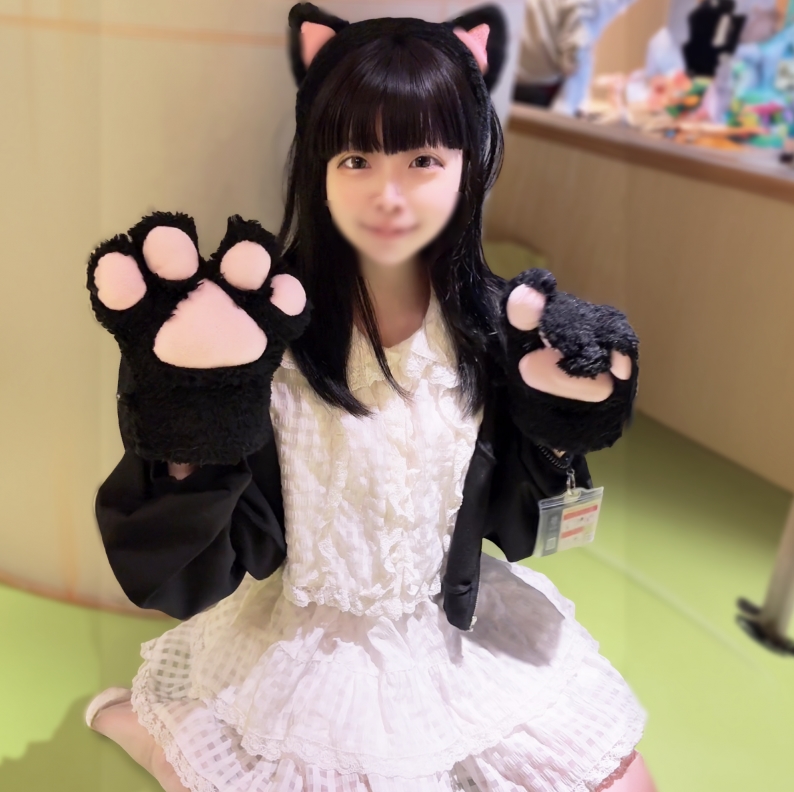 147cm Ultimate Baby Face* 18-year-old Concafe Girl with a shaved pubic hair that is about to grow up, unable to resist the smile and impregnate her twice