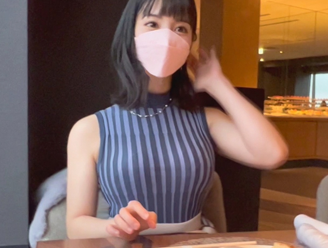 [Muscle fetish in her 30s] [Female fiance] A quiet-looking girl in her 30s gets fucked hard by a macho who likes hidden muscle fetishes and the floor gets wet... [Video shows her face]