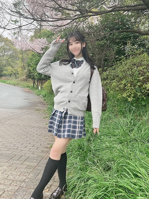 Emi-chan, 18 years old, hidden big breasted, fair-skinned, slender beauty, spring cheerful, horny, creampie ※First come with high quality bonus ※ [Uncensored L**ked]