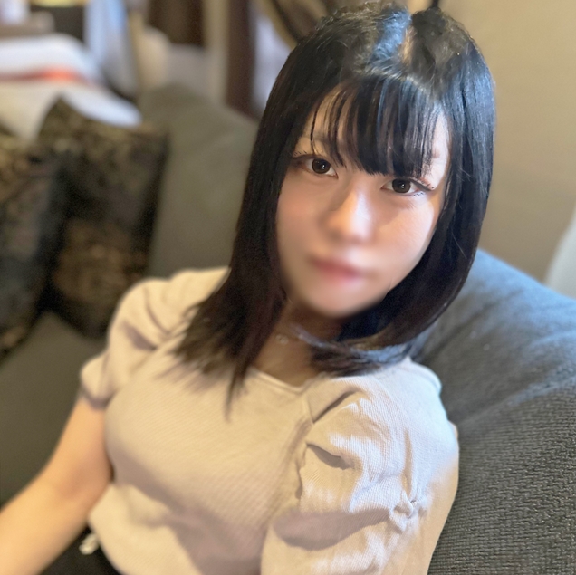 I'm too bored to meet up on my X secret account, secretly inserting a raw cock "warm..." A massive creampie makes a bad pussy and defeats her