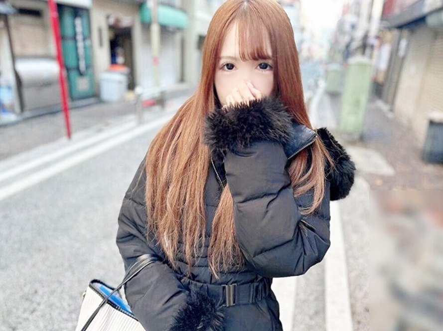 A slender beauty in a first year beauty consultant called out to the roadside and headed straight to the hotel ♡ Her abs that she had trained through sports twitches and the old man's dick thrusts hard, Annn♡