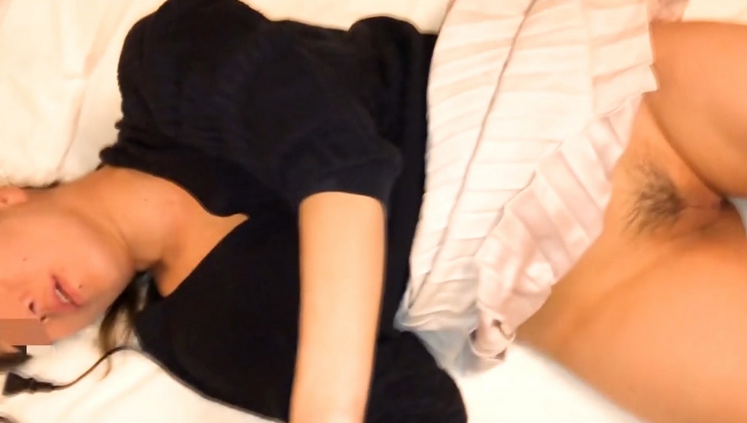 [No Mom] [Porn Video] [Creampie] Spreading legs in M ​​shape gives pleasure ♥ Vibrator to**ure & masturbation cheating cock